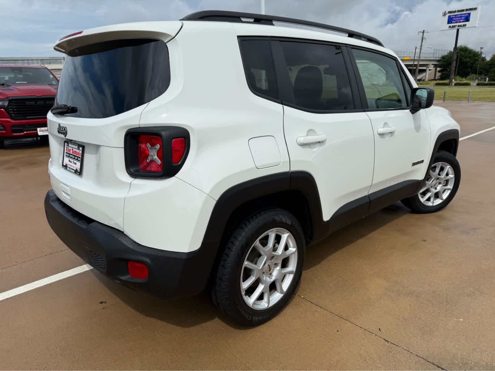 Used Car 2023 Jeep Renegade  Latitude For Sale Under $25,000 In Waco, Texas