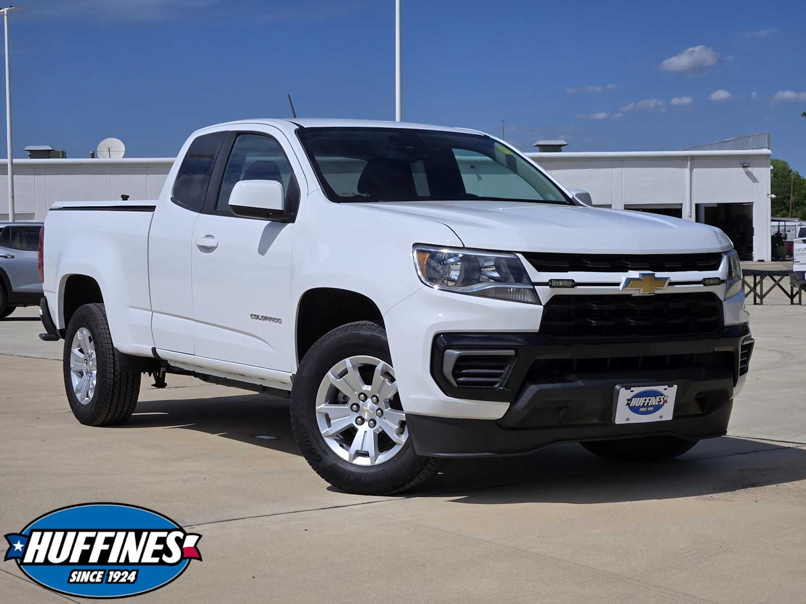 Summit White 2022 Chevrolet Colorado LT Extended Cab RWD Pickup Truck 4X2 6-Speed Automatic
