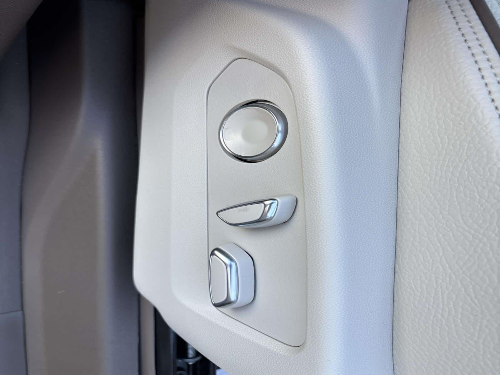 2026 GMC Yukon Denali - Photo 45