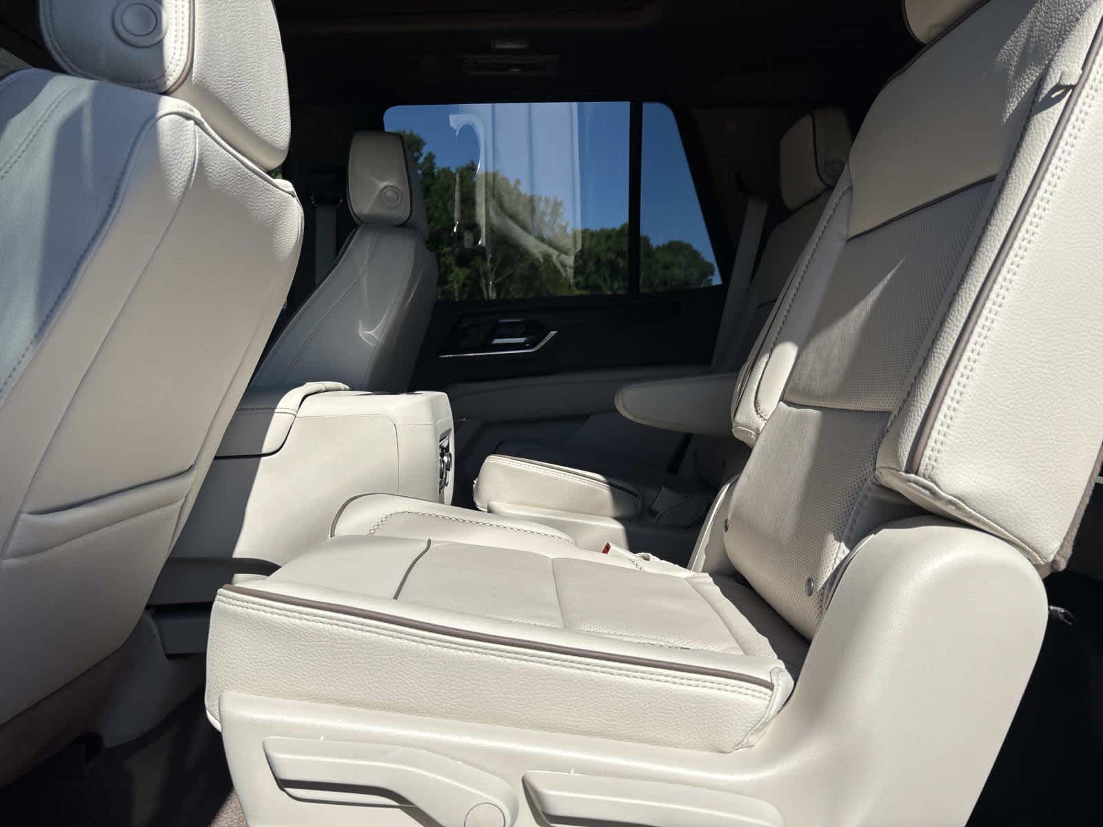 2026 GMC Yukon Denali - Photo 28