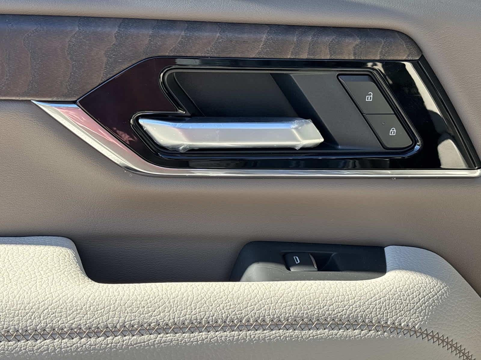 2026 GMC Yukon Denali - Photo 27