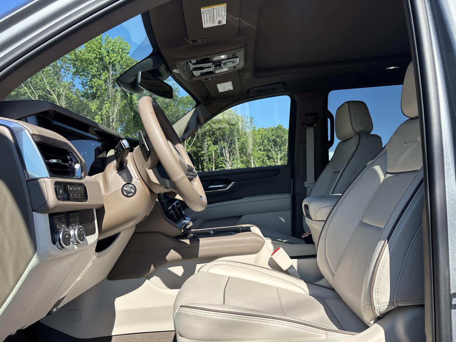 2026 GMC Yukon Denali - Photo 24