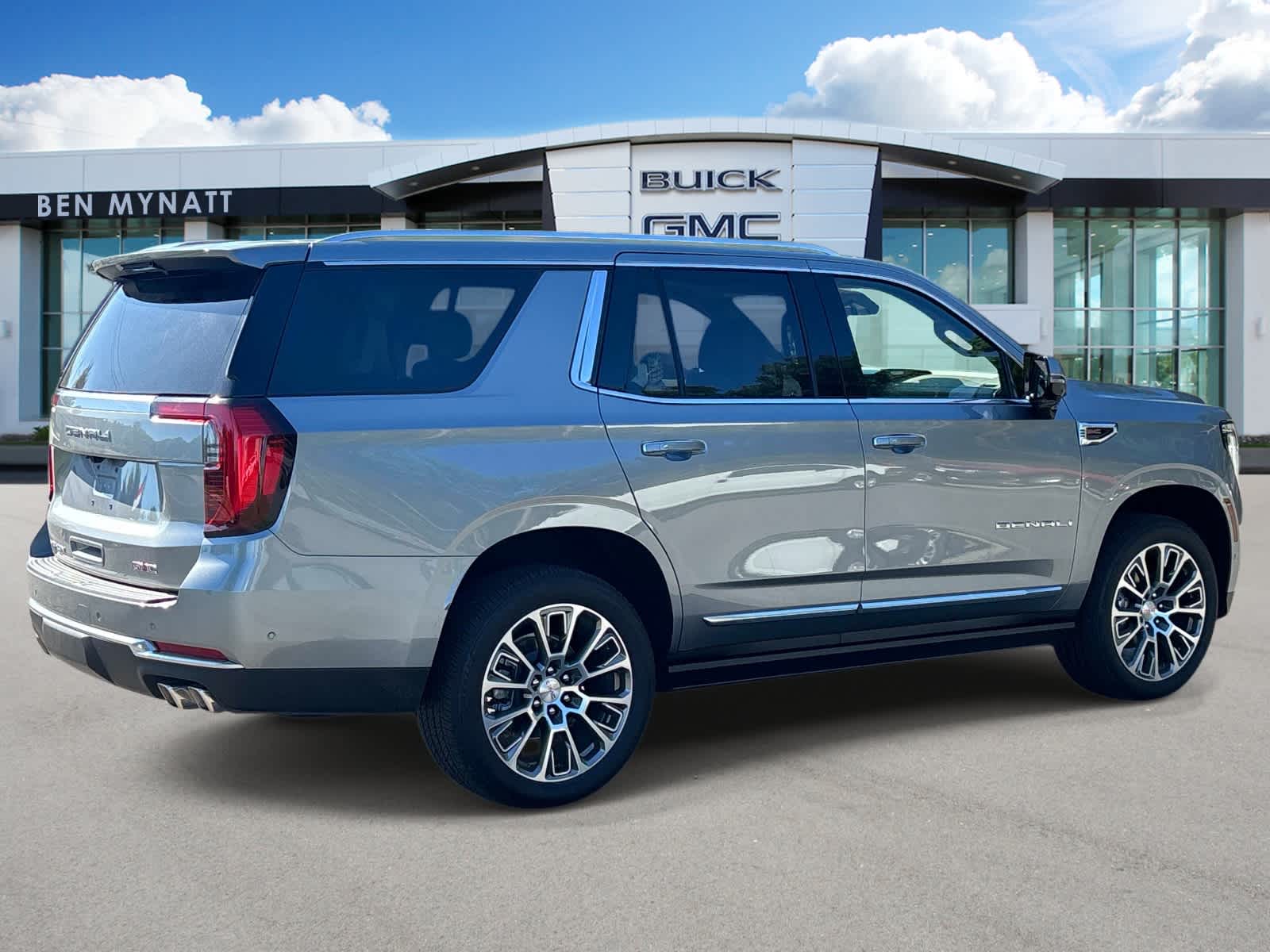 2026 GMC Yukon Denali - Photo 6