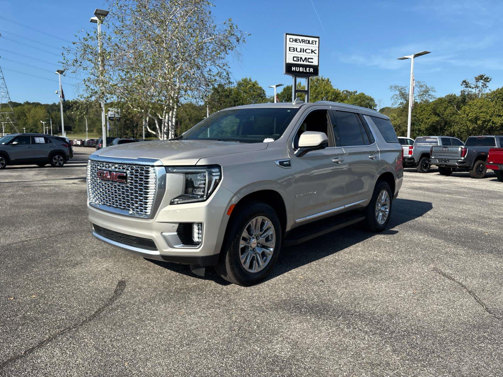 Brown (Pearl Beige Metallic) 2023 GMC Yukon SUV / Crossover Four-Wheel Drive Automatic