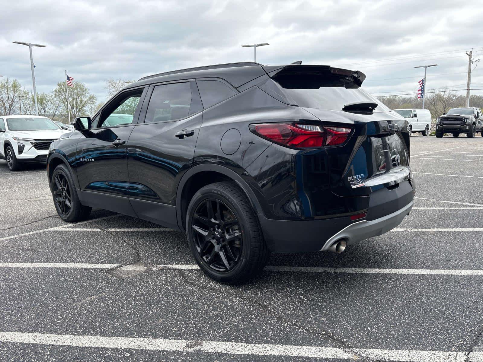 View vehicle photo 3