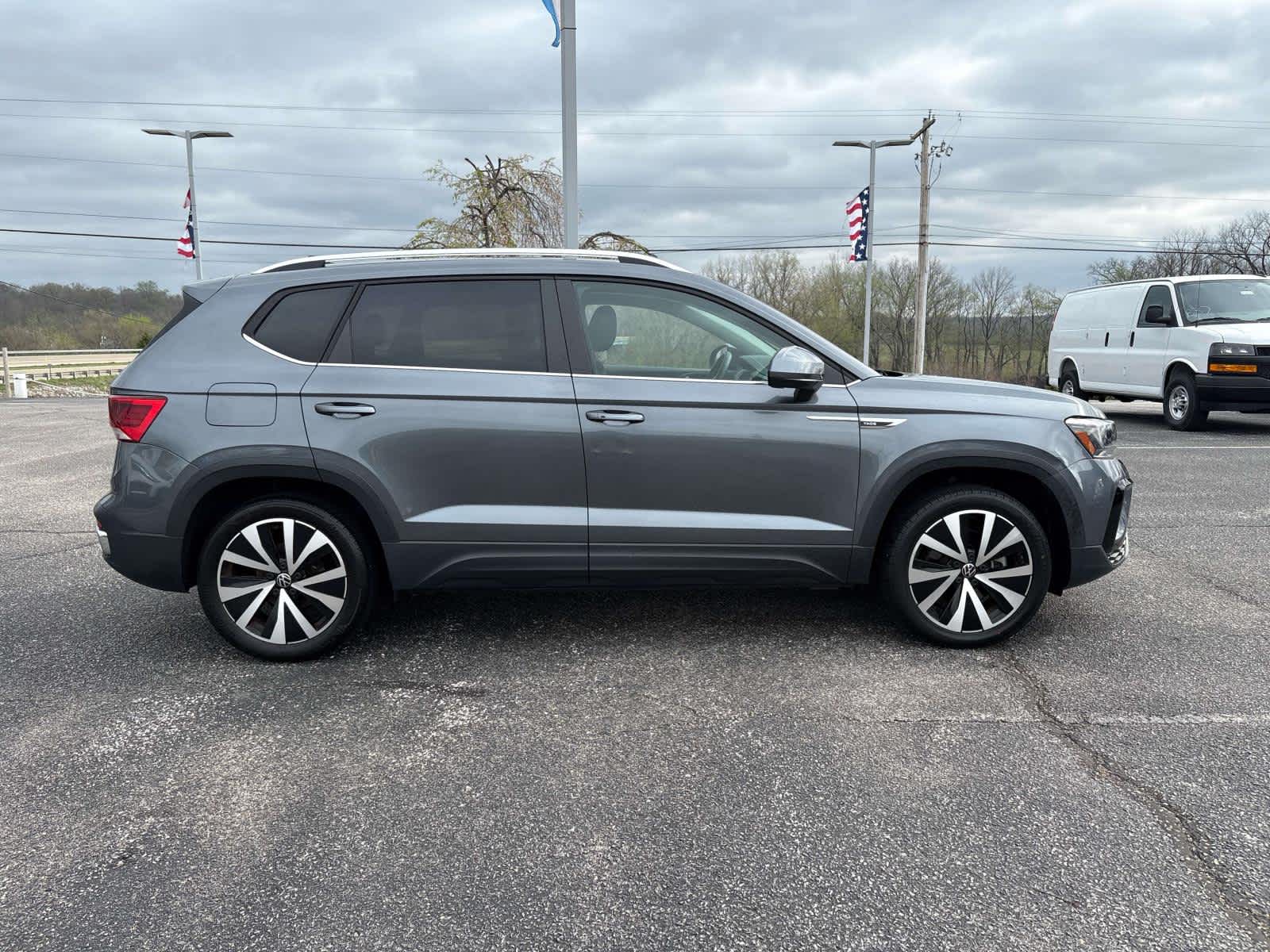 View vehicle photo 7