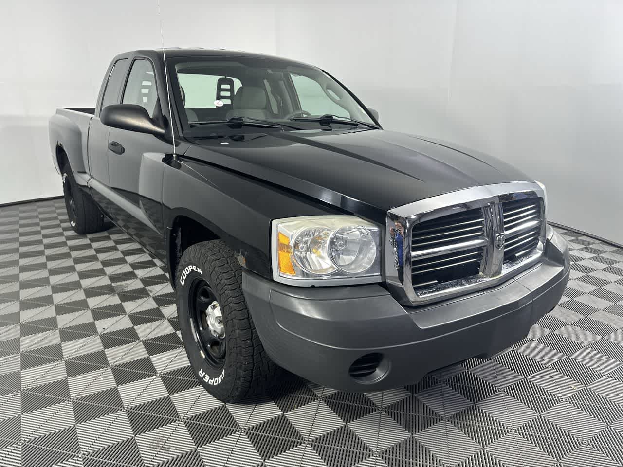 2005 Dodge Dakota ST Club Cab RWD
