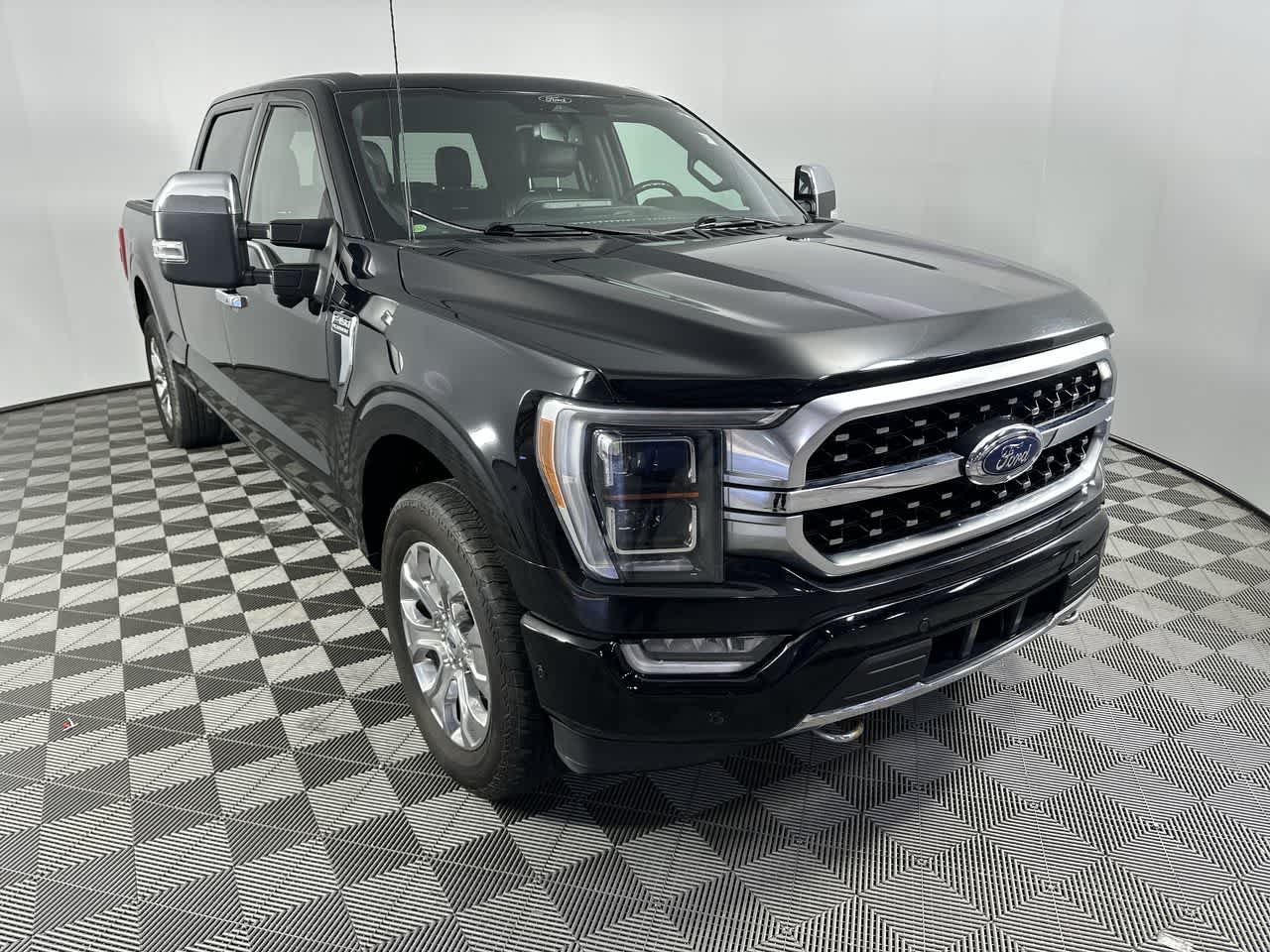 View vehicle photo 2