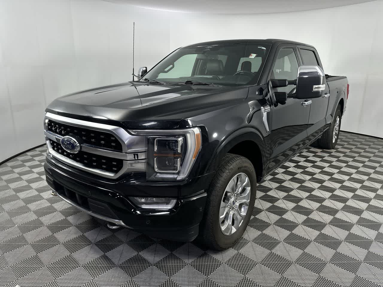 View vehicle photo 4