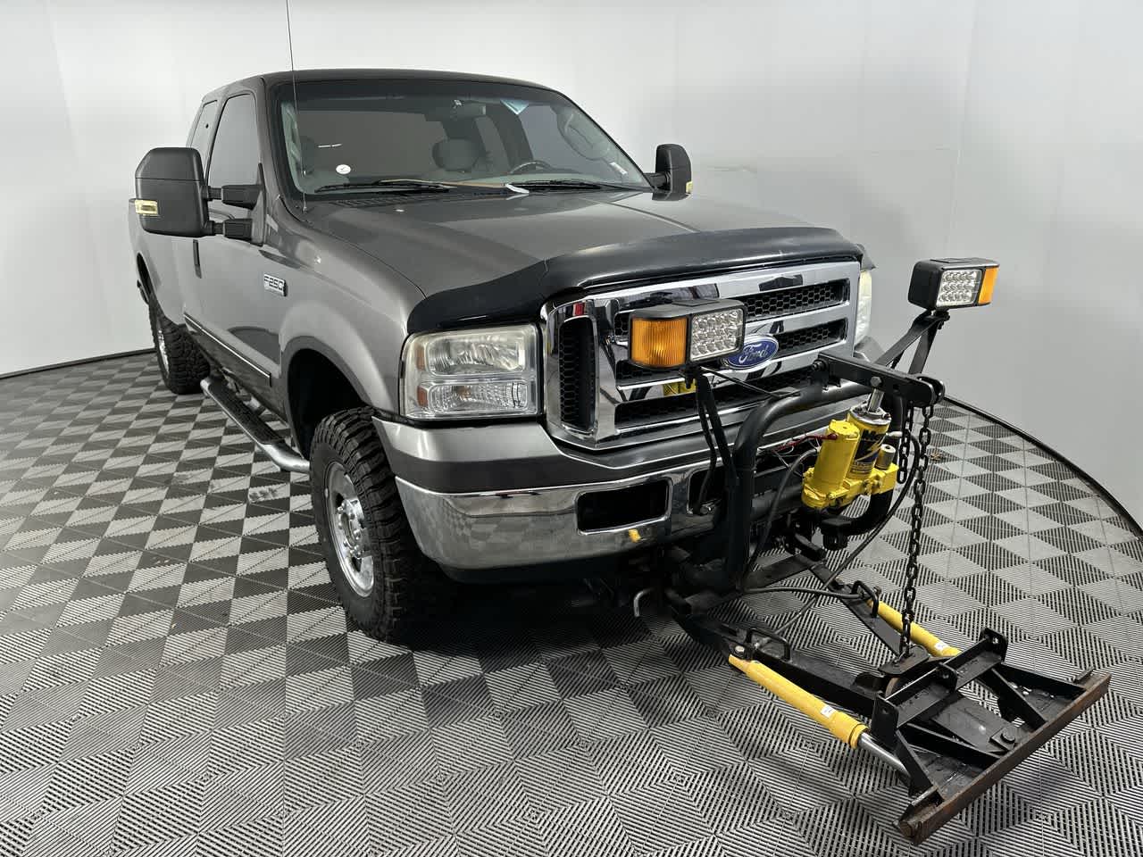 Brown (Tan) 2006 Ford F-250 Super Duty XLT SuperCab 4WD Pickup Truck Four-Wheel Drive Automatic