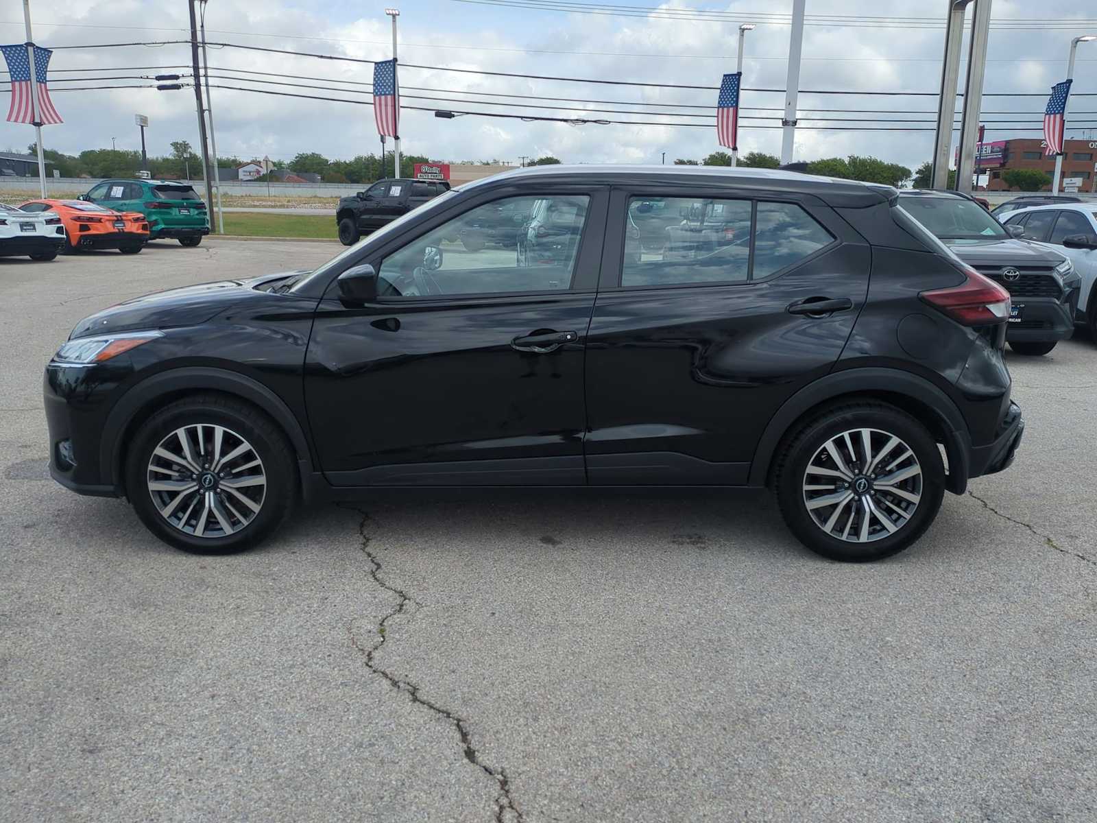 View vehicle photo 5