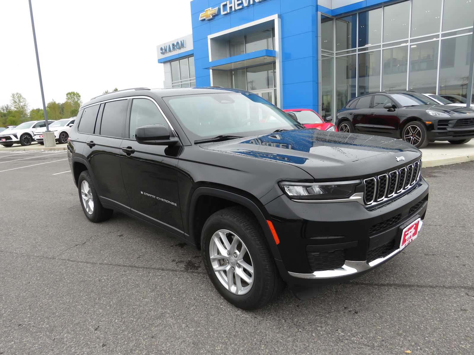 2021 Jeep Grand Cherokee L Laredo 2