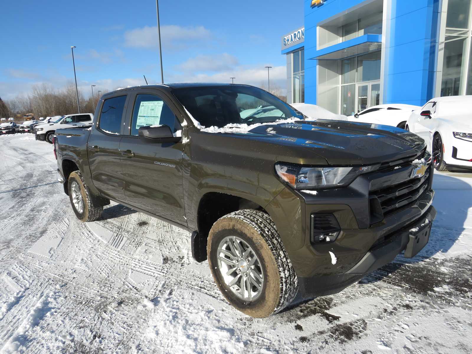 2024 Chevrolet Colorado 4WD LT Crew Cab 2