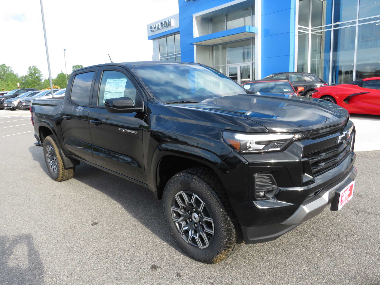 2024 Chevrolet Colorado 4WD Z71 Crew Cab 2