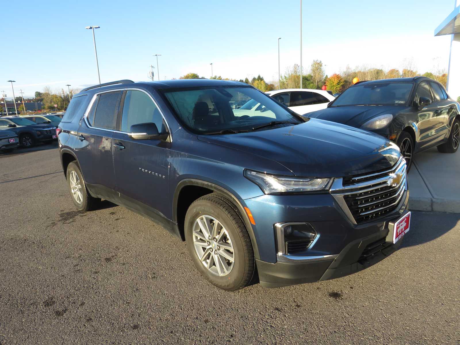 2022 Chevrolet Traverse LT Cloth 2