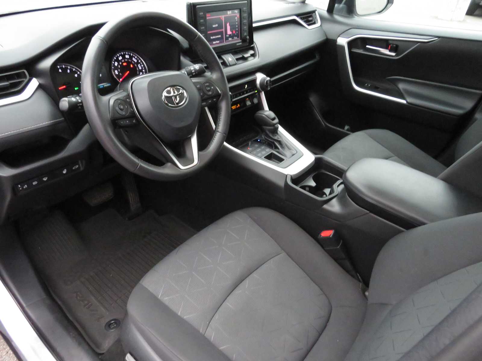 2021 Toyota RAV4 XLE 16