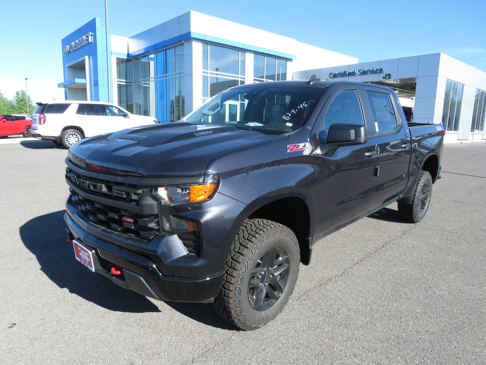 2024 Chevrolet Silverado 1500 Custom Trail Boss 4WD Crew Cab 147 8