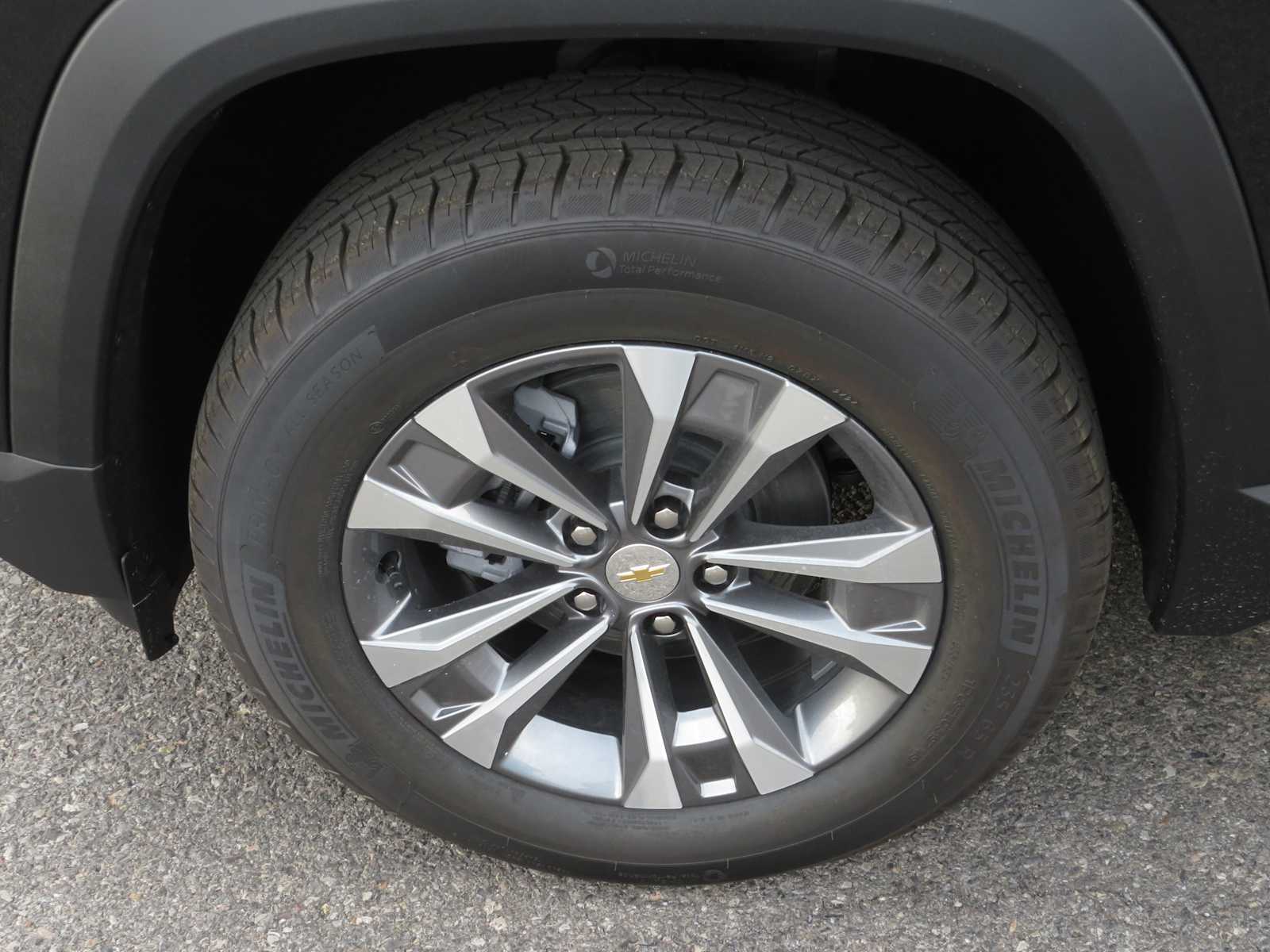 2025 Chevrolet Equinox AWD LT 8