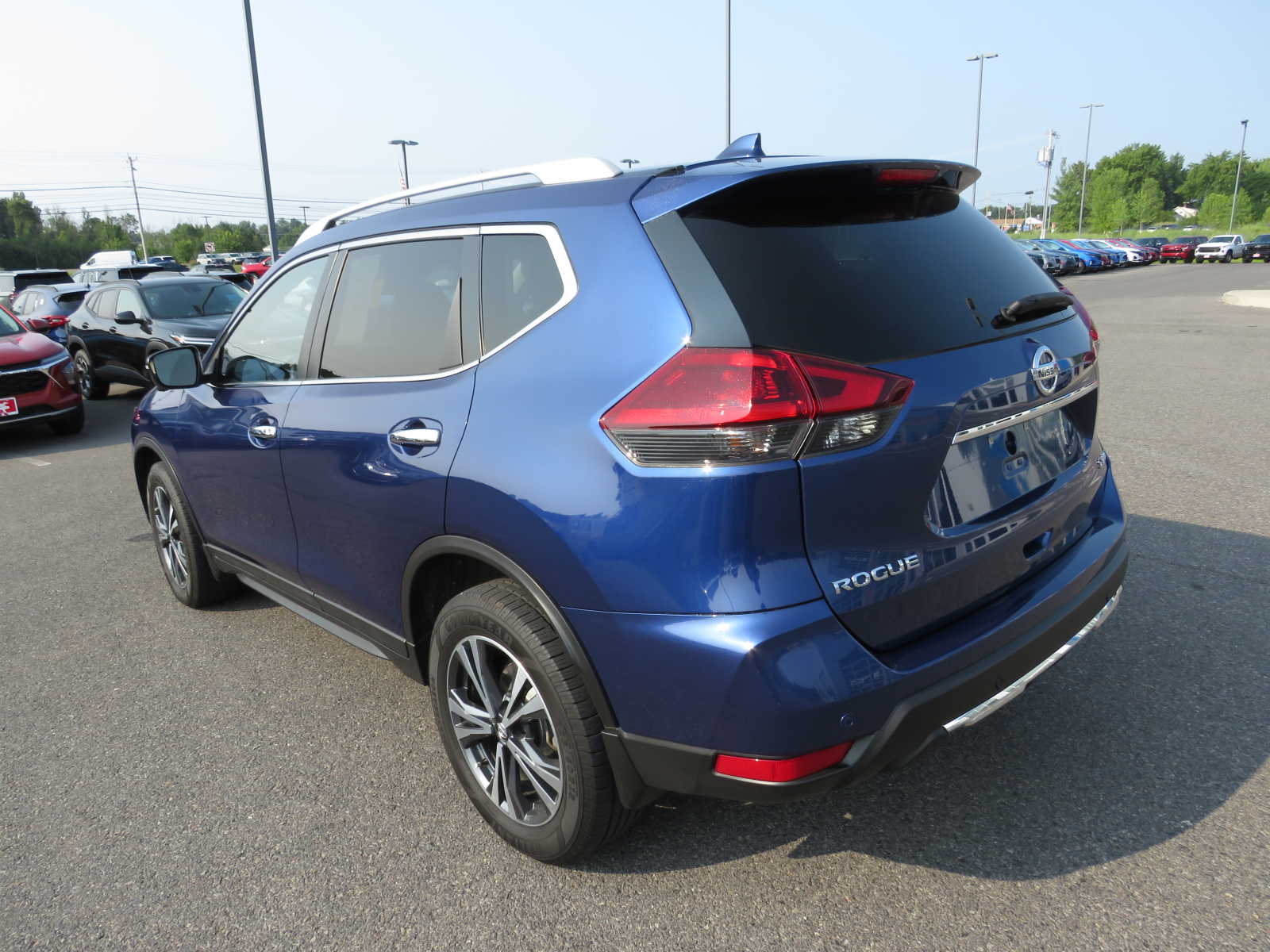 2019 Nissan Rogue SV 9