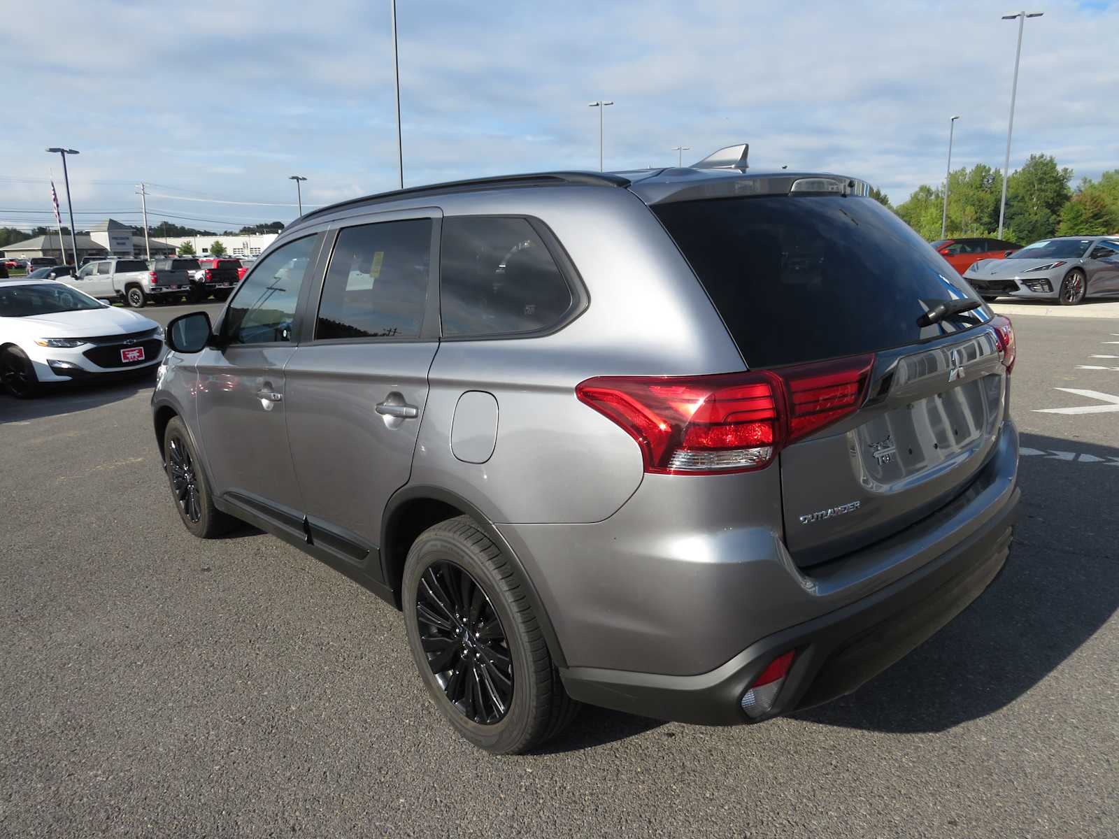 2020 Mitsubishi Outlander LE 9