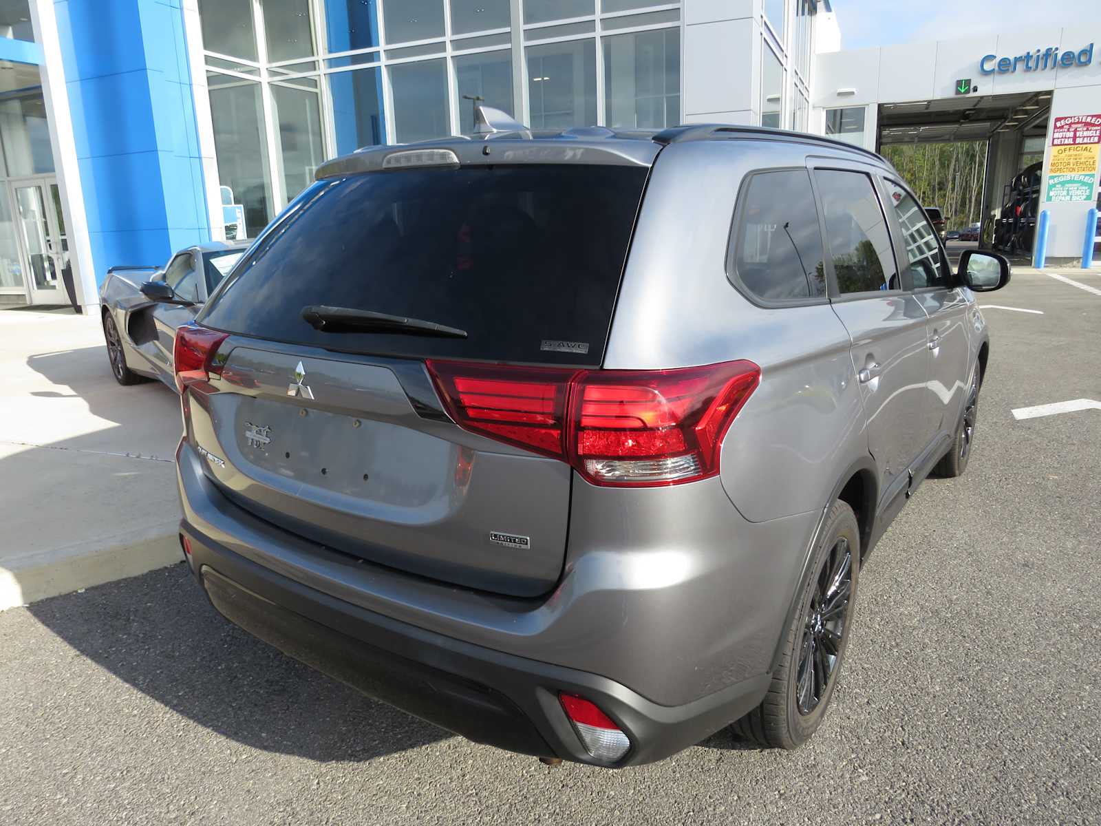 2020 Mitsubishi Outlander LE 4