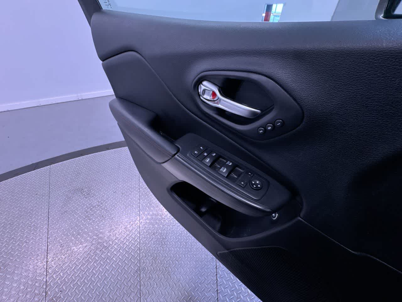 used 2016 Jeep Cherokee car, priced at $8,026