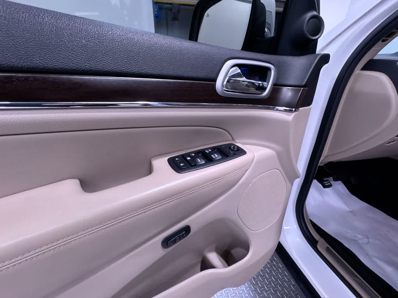 used 2018 Jeep Grand Cherokee car, priced at $16,123