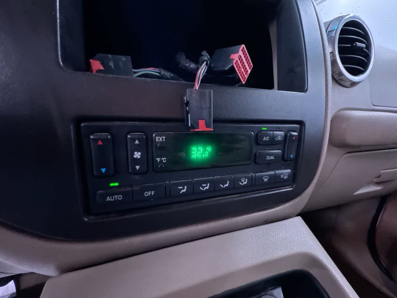 used 2003 Ford Expedition car, priced at $3,223