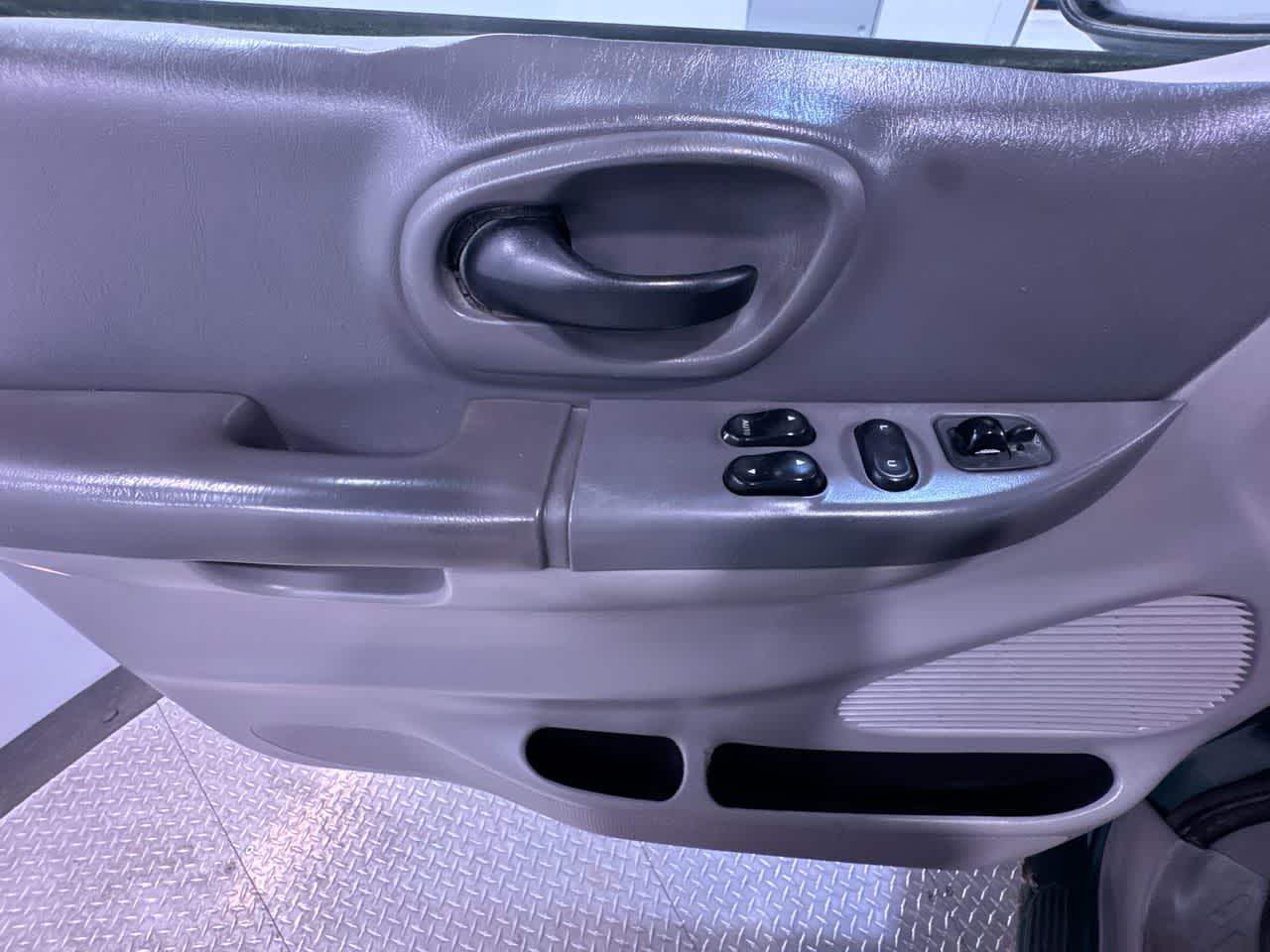 used 2000 Ford F-150 car, priced at $5,500