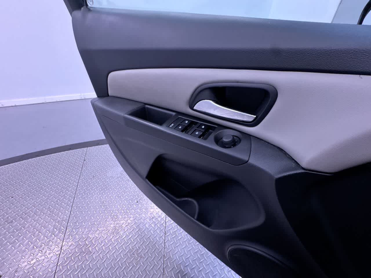 used 2014 Chevrolet Cruze car, priced at $8,248