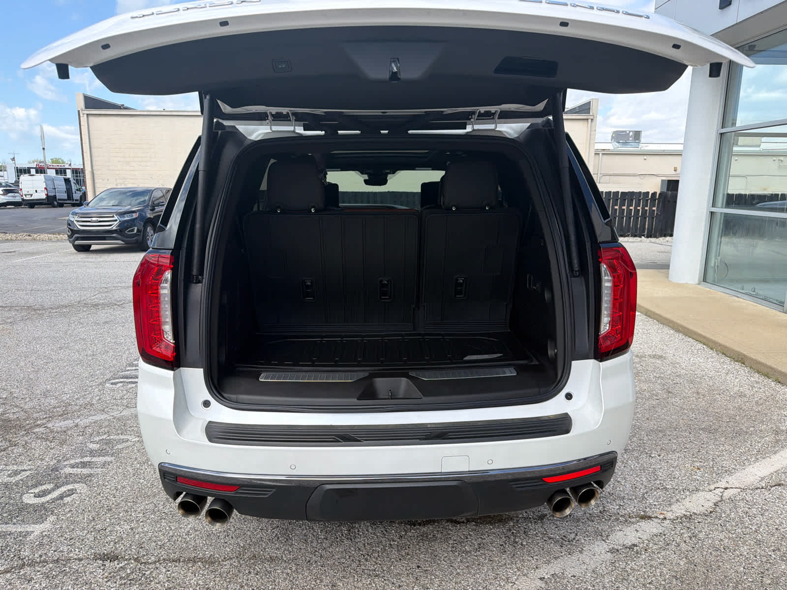 used 2024 GMC Yukon Denali Ultimate car, priced at $86,226