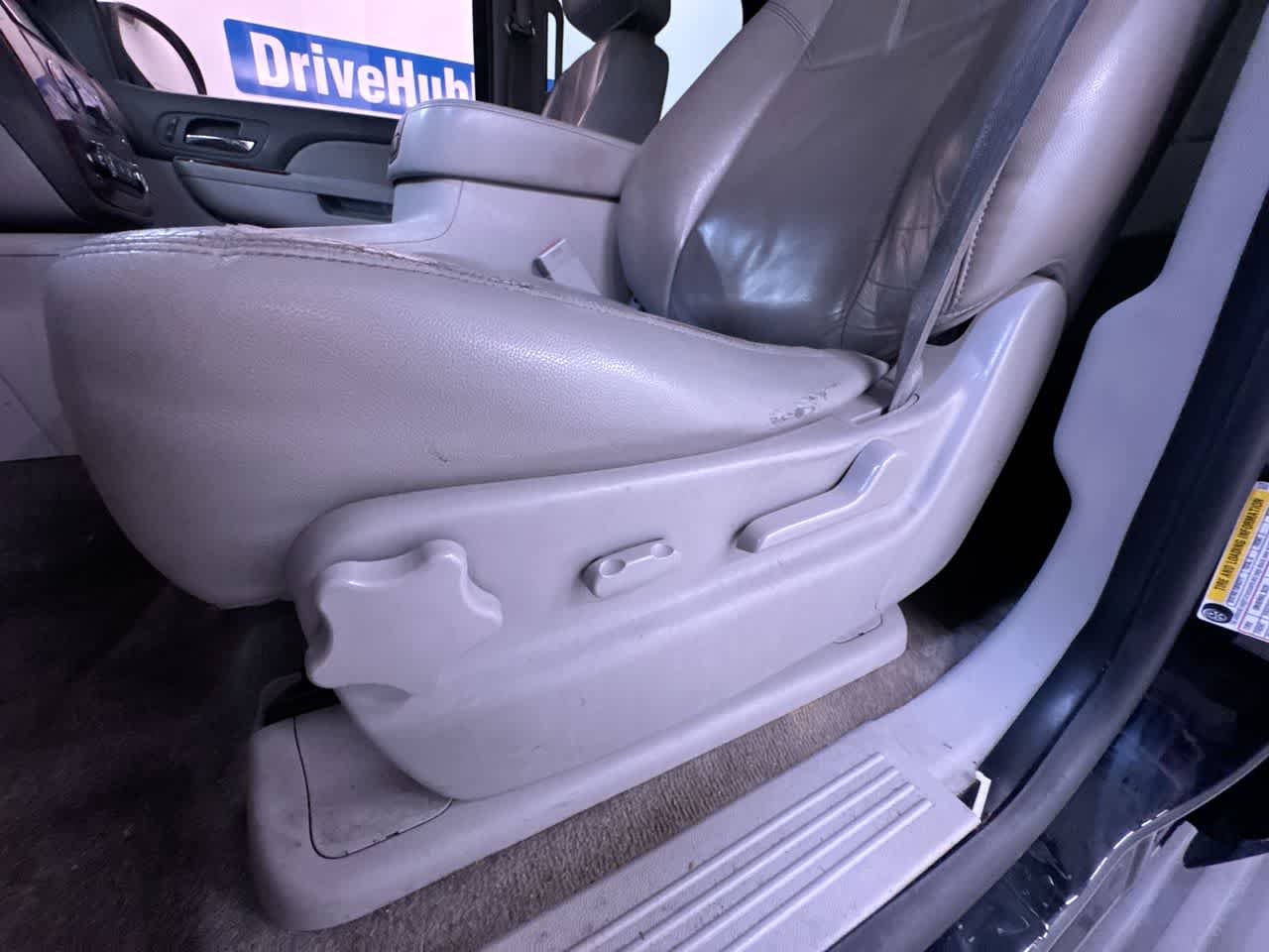 used 2014 Chevrolet Suburban car, priced at $5,150