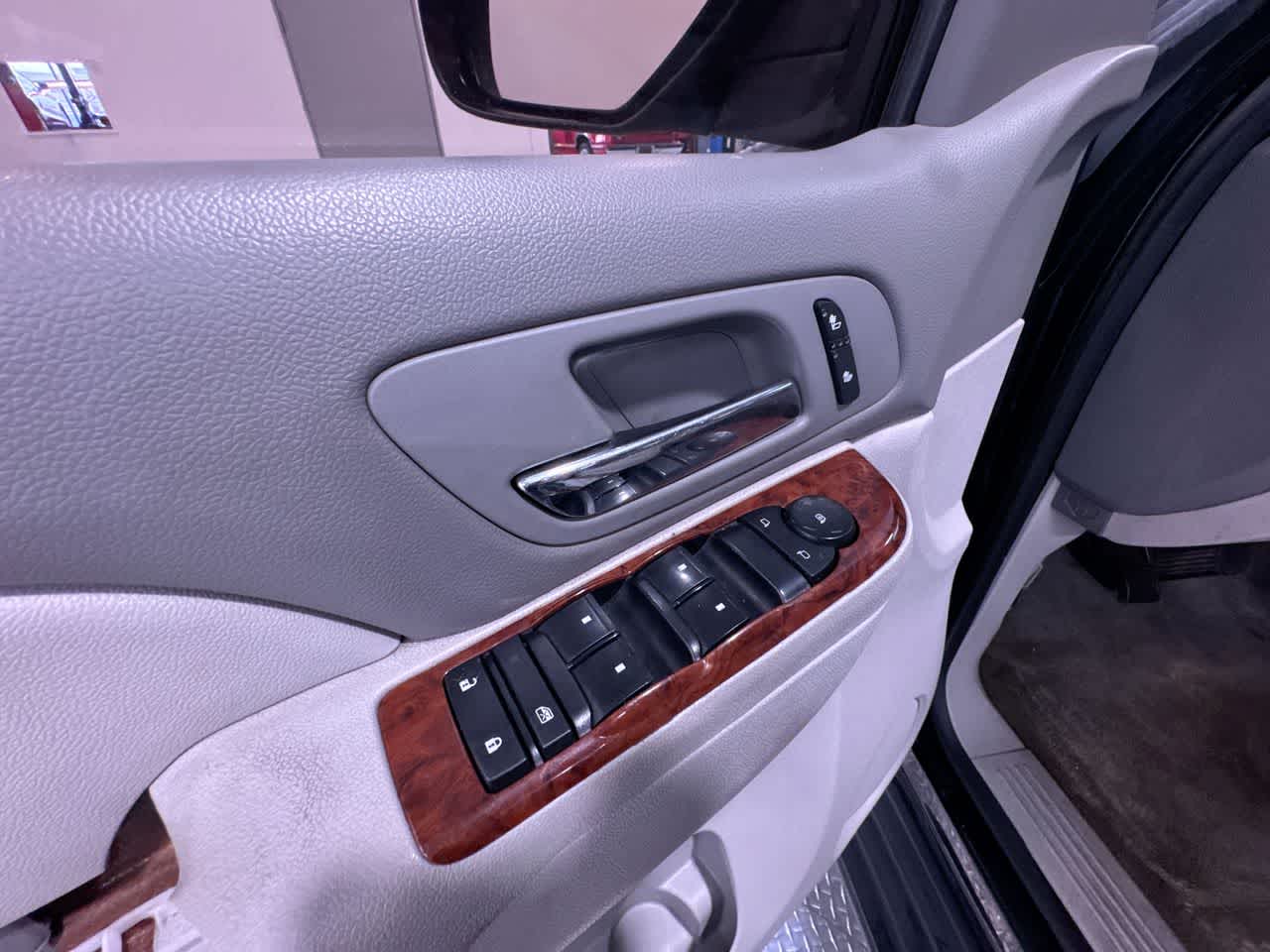 used 2014 Chevrolet Suburban car, priced at $5,150