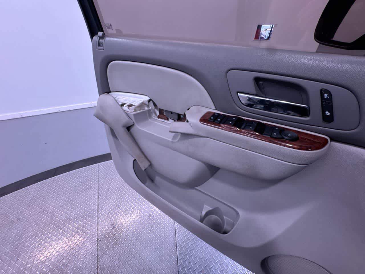 used 2014 Chevrolet Suburban car, priced at $5,150