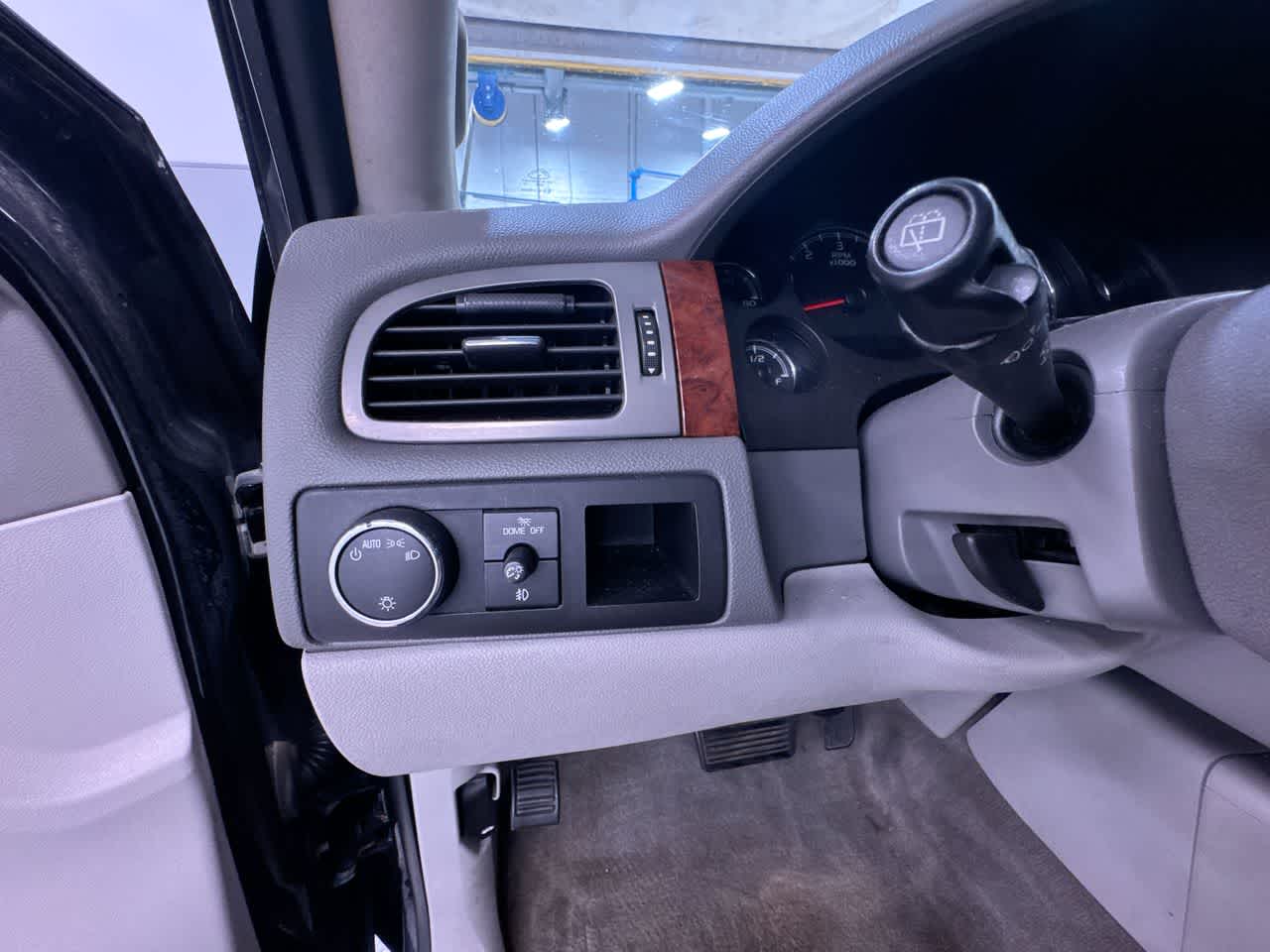 used 2014 Chevrolet Suburban car, priced at $5,150