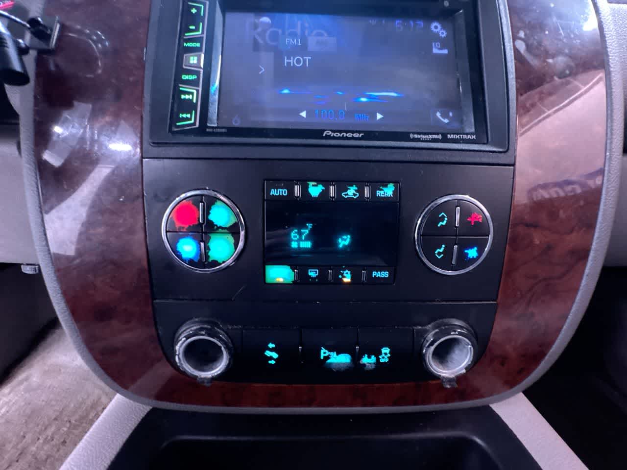 used 2014 Chevrolet Suburban car, priced at $5,150