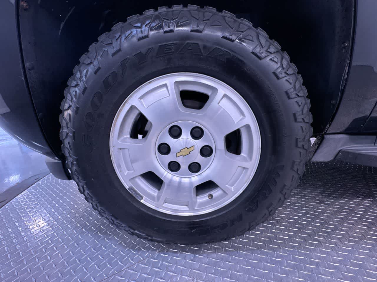 used 2014 Chevrolet Suburban car, priced at $5,150