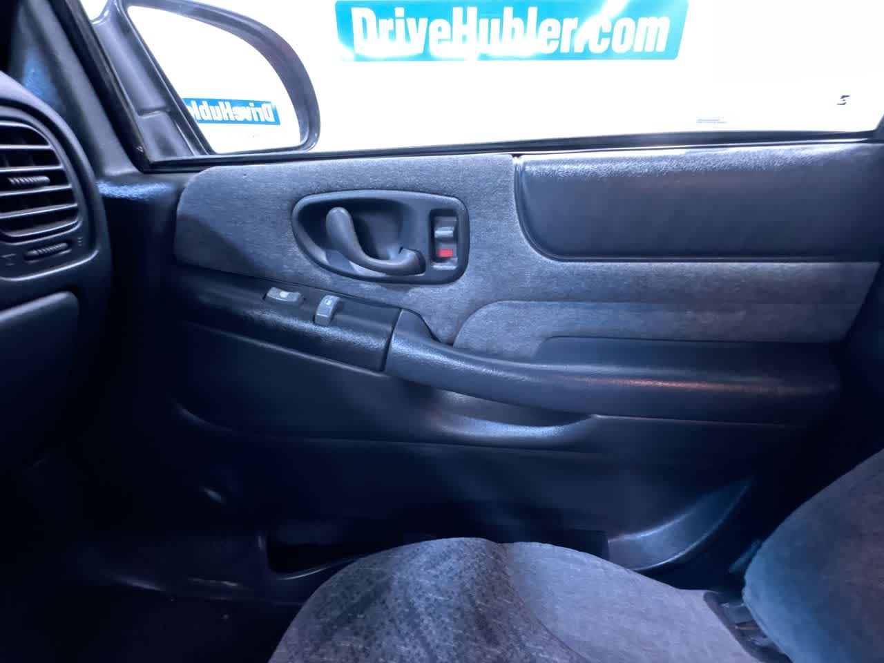 used 2002 GMC Sonoma car, priced at $7,777