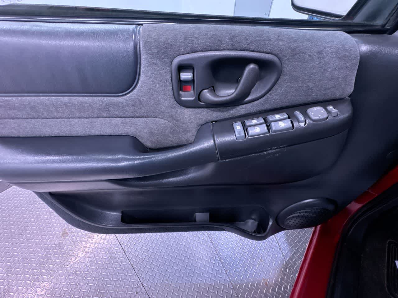 used 2002 GMC Sonoma car, priced at $7,777