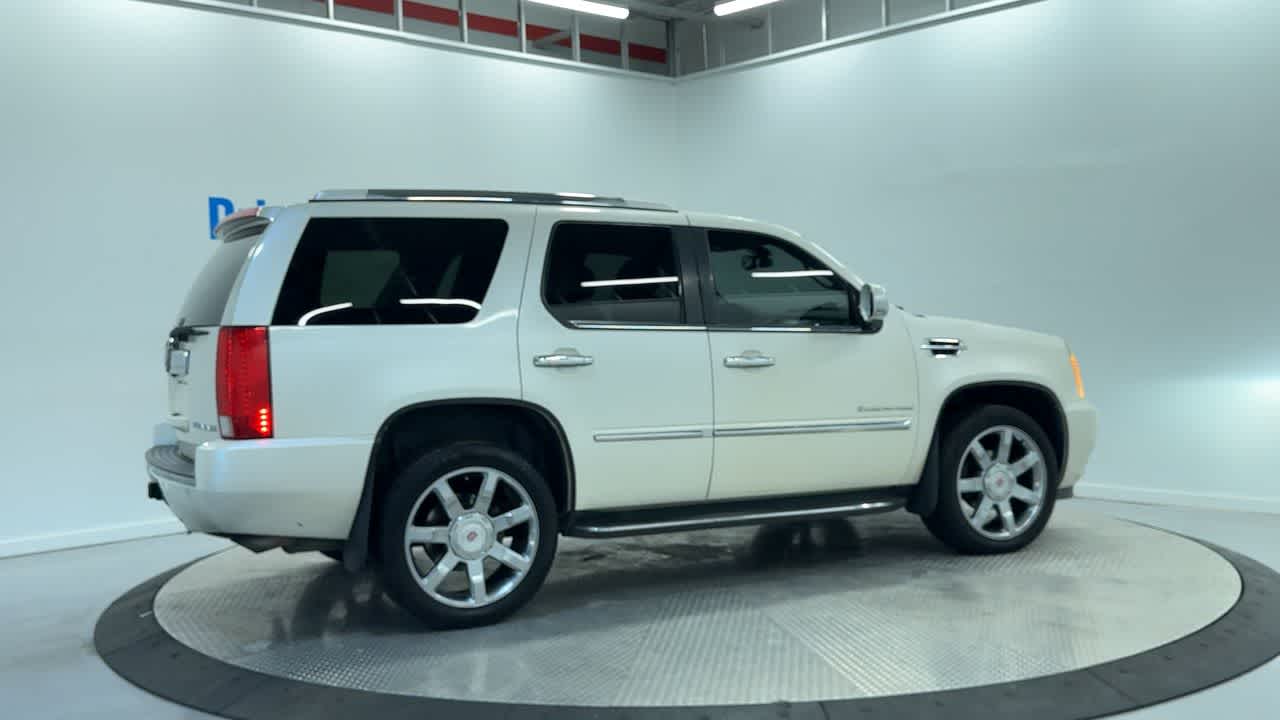 used 2009 Cadillac Escalade car, priced at $7,777