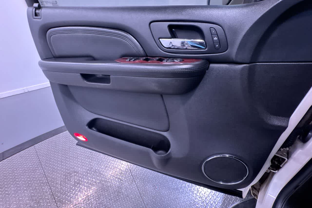 used 2009 Cadillac Escalade car, priced at $7,777