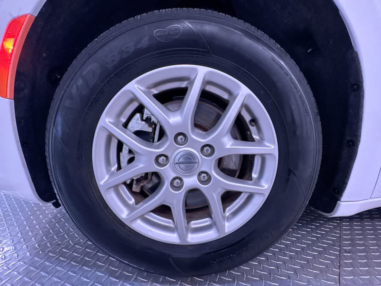 used 2024 Chrysler Pacifica car, priced at $26,777