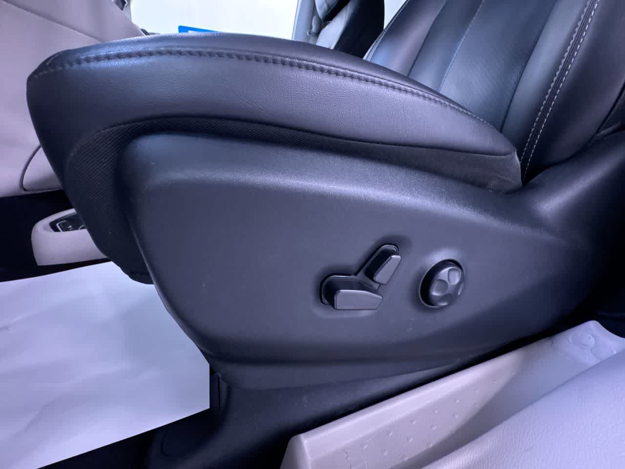used 2024 Chrysler Pacifica car, priced at $26,777