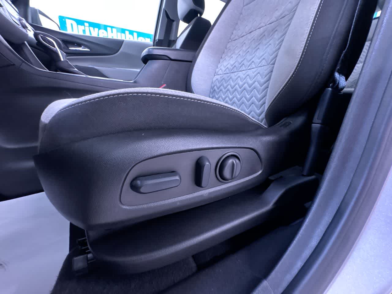 used 2022 Chevrolet Equinox car, priced at $17,293