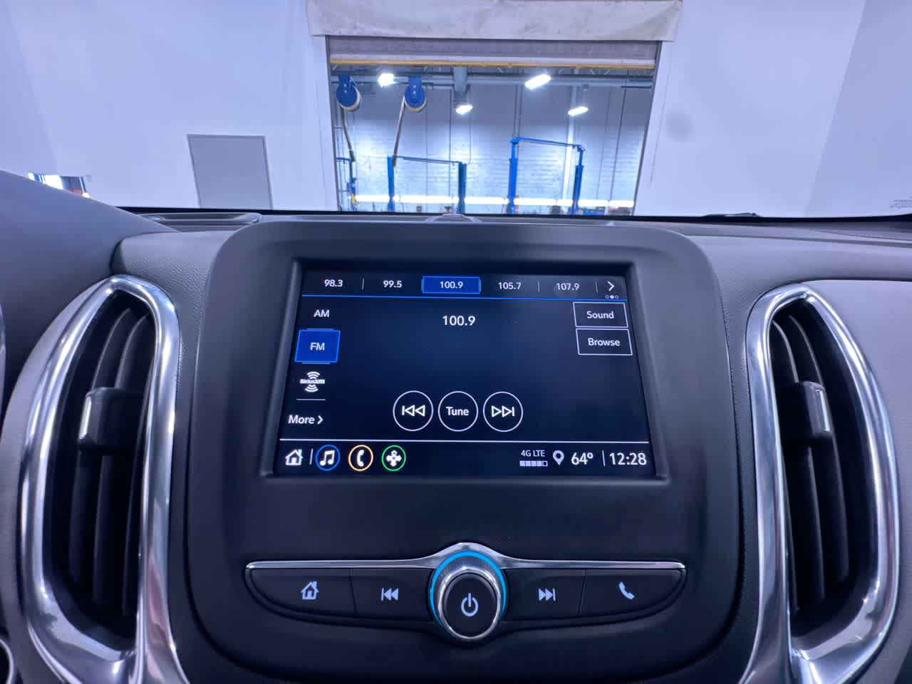 used 2022 Chevrolet Equinox car, priced at $17,293