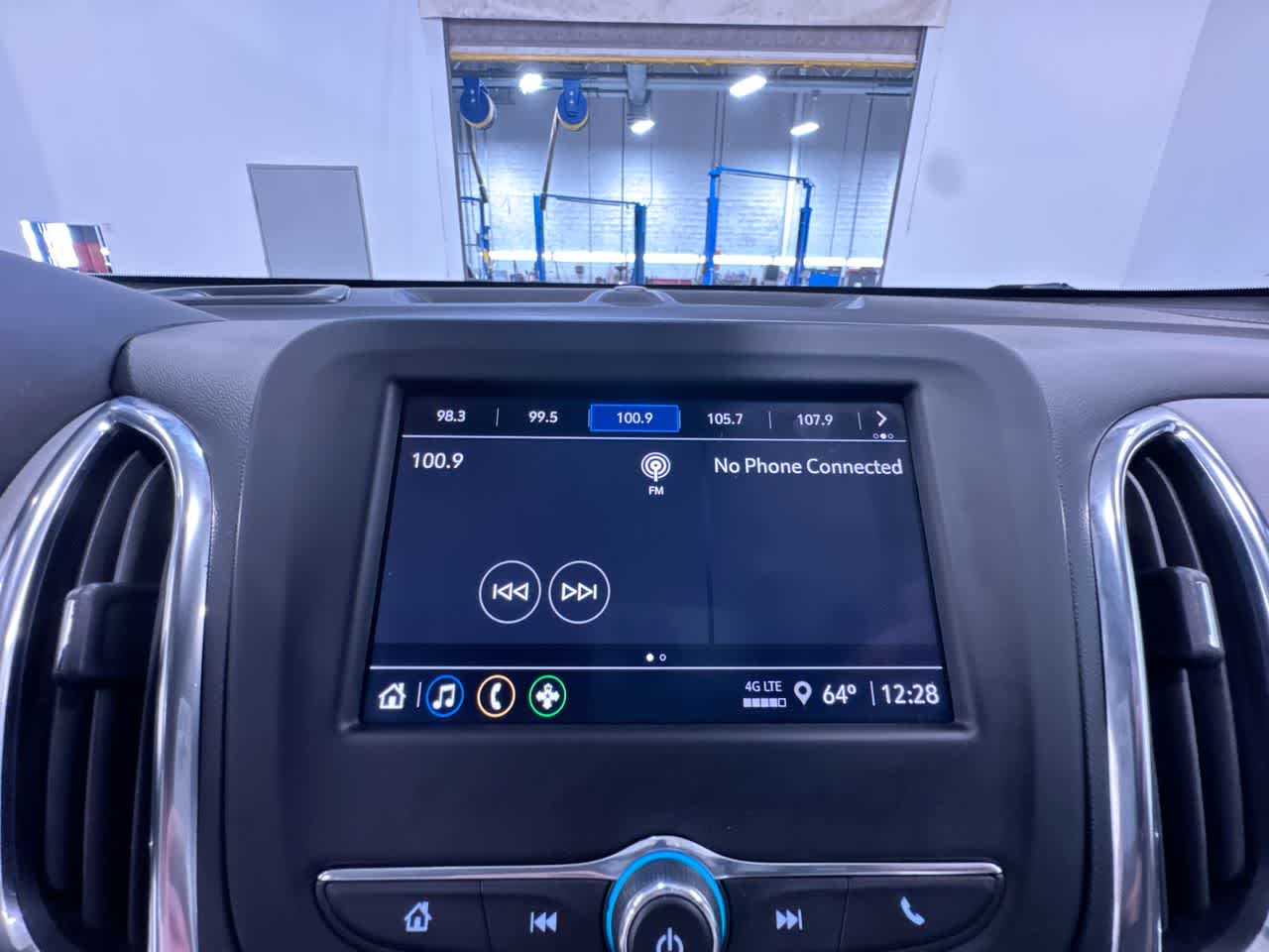 used 2022 Chevrolet Equinox car, priced at $17,293