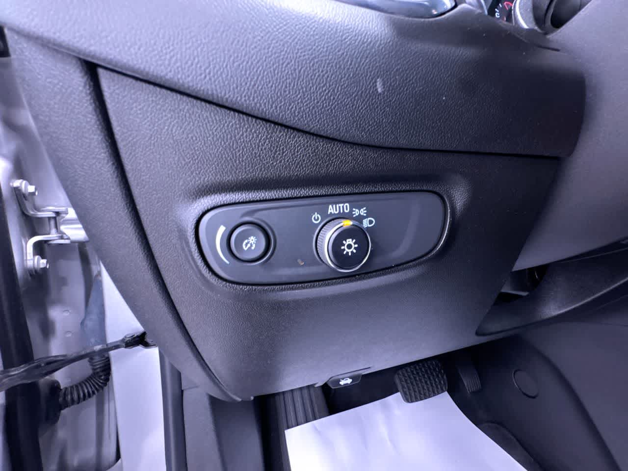used 2022 Chevrolet Equinox car, priced at $17,293