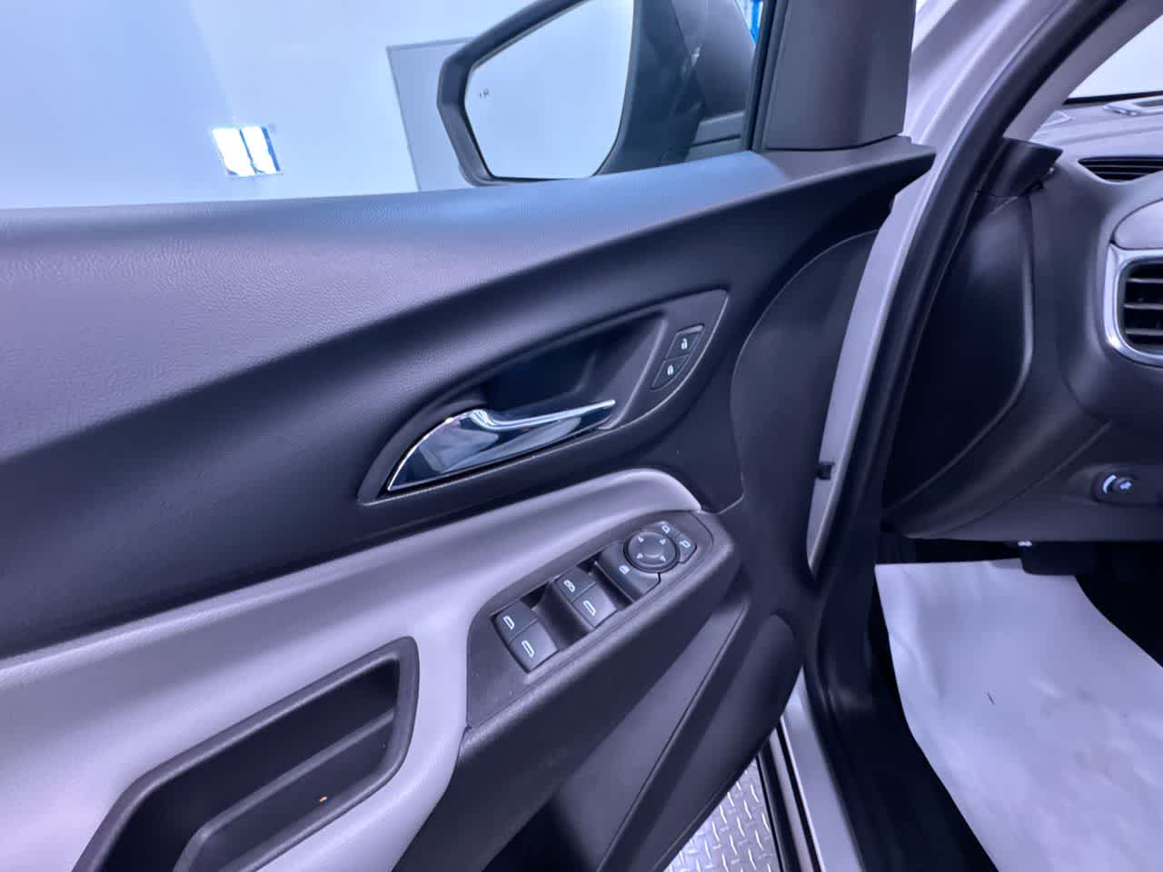 used 2022 Chevrolet Equinox car, priced at $17,293