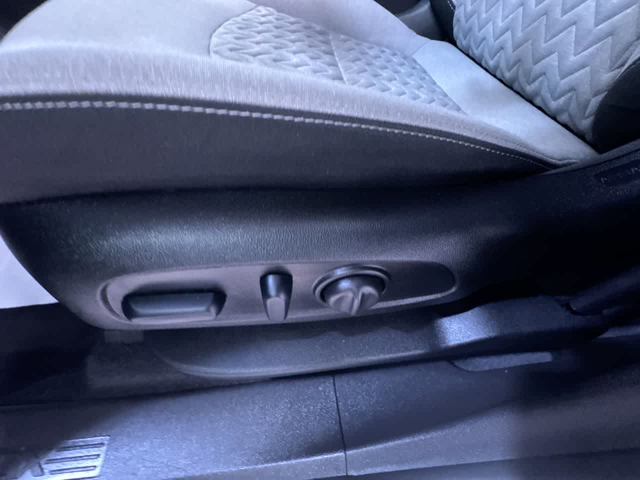 used 2024 Chevrolet Equinox car, priced at $17,777