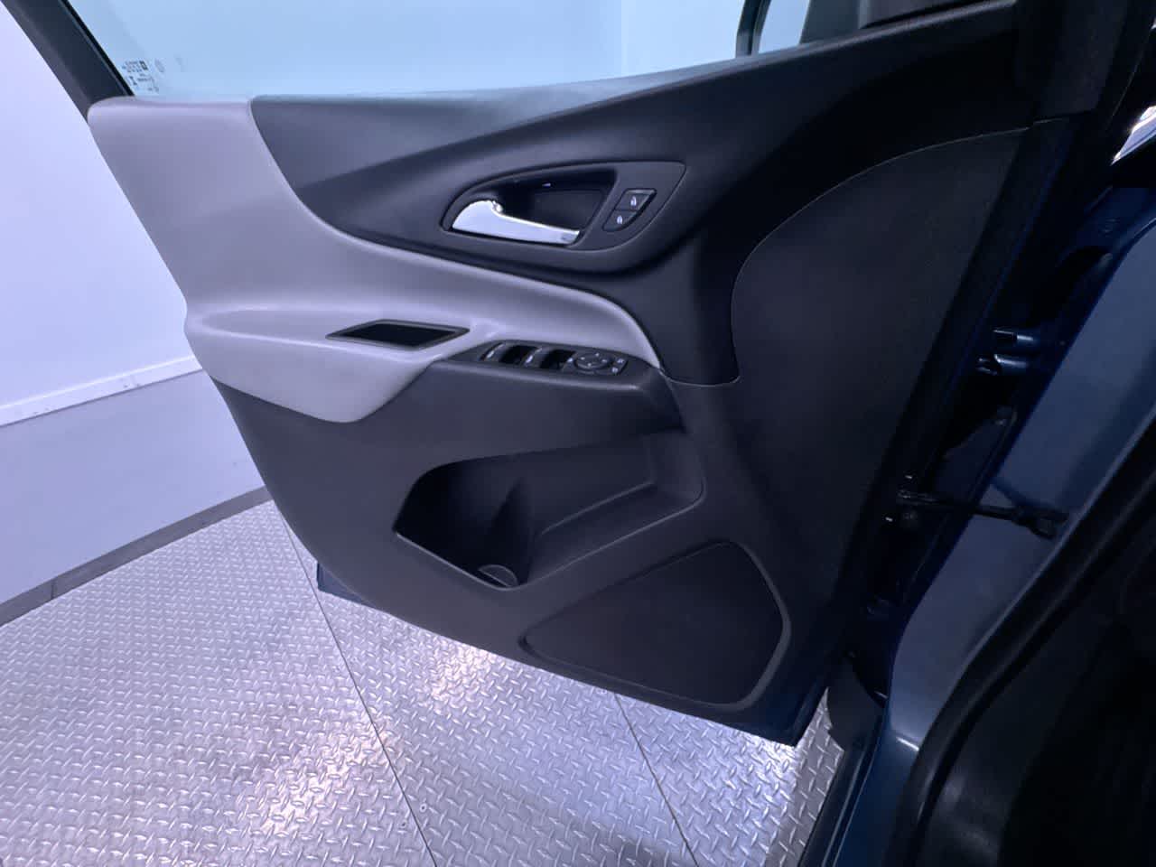 used 2024 Chevrolet Equinox car, priced at $17,777